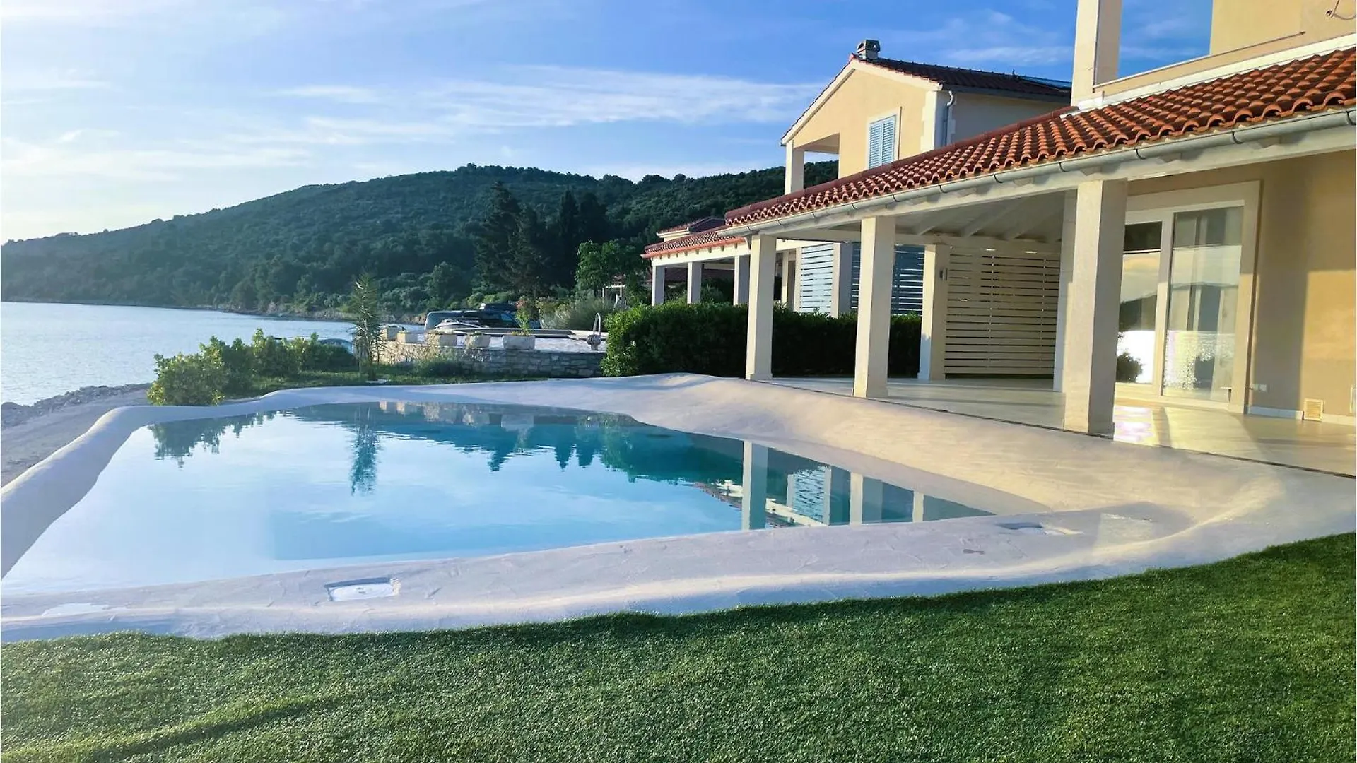 Gorgeous Home In Veli Rat With Kitchen