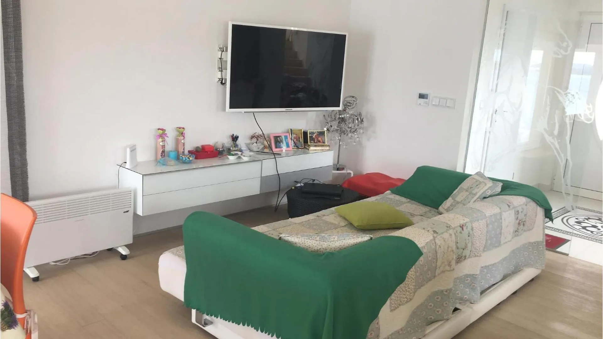 Gorgeous Home In Veli Rat With Kitchen Holiday home